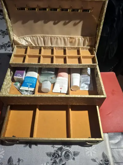 Caja organizadora de cosméticos vintage - miniatura 3