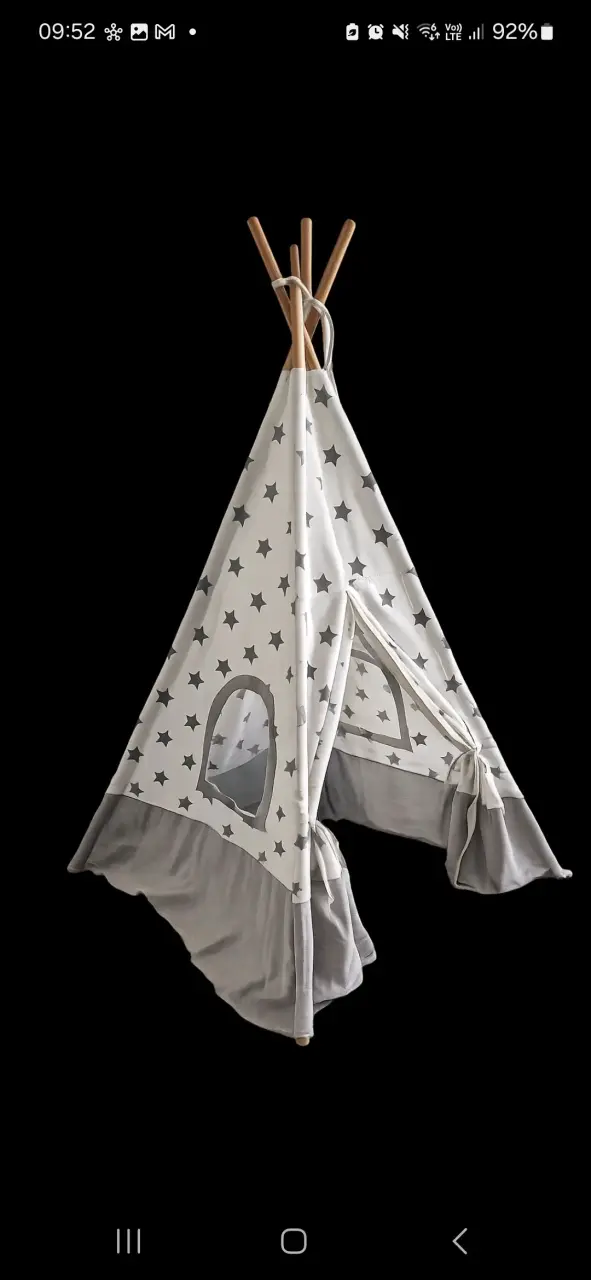 Tienda tipi infantil con diseño de estrellas