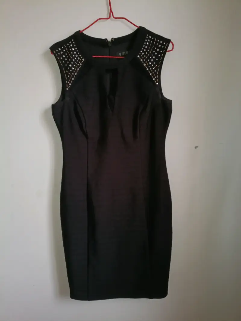 Vestido negro Guess con detalles brillantes - 1