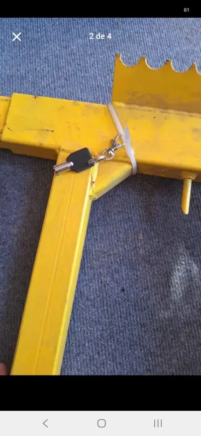 Traba de seguridad para auto Pitbull amarilla - miniatura 3