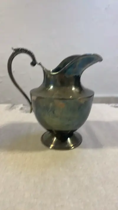 Jarra de plata vintage con diseño clásico - miniatura 1