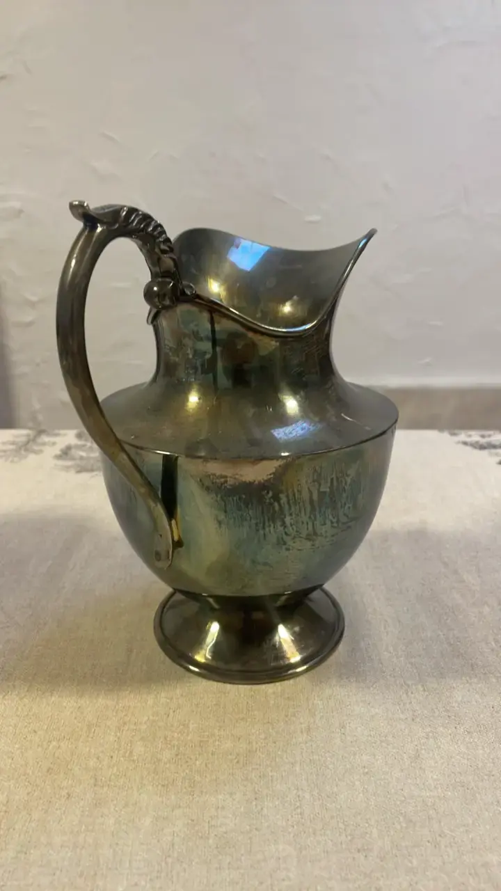 Jarra de plata vintage con diseño clásico - 2