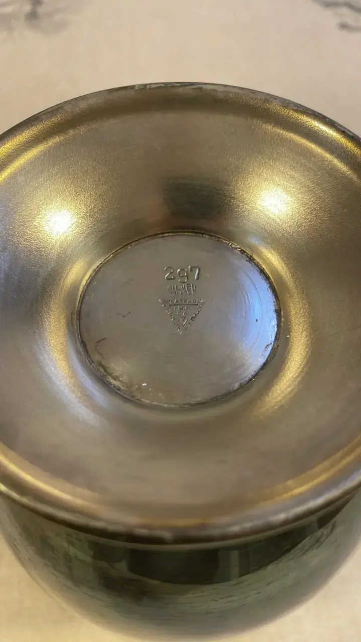 Jarra de plata vintage con diseño clásico - 3