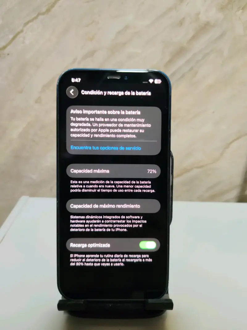 iPhone 12 en buen estado con pantalla impecable - 3
