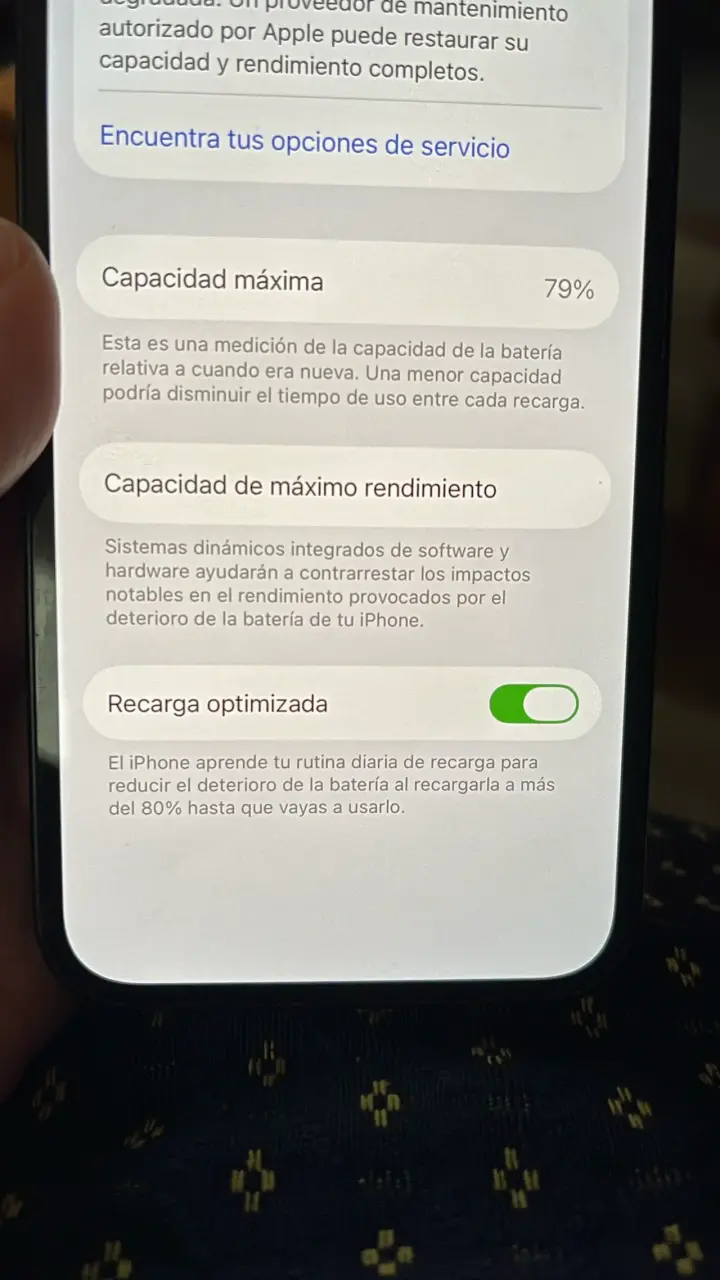 iPhone 12 en buen estado con batería al 79% - 2