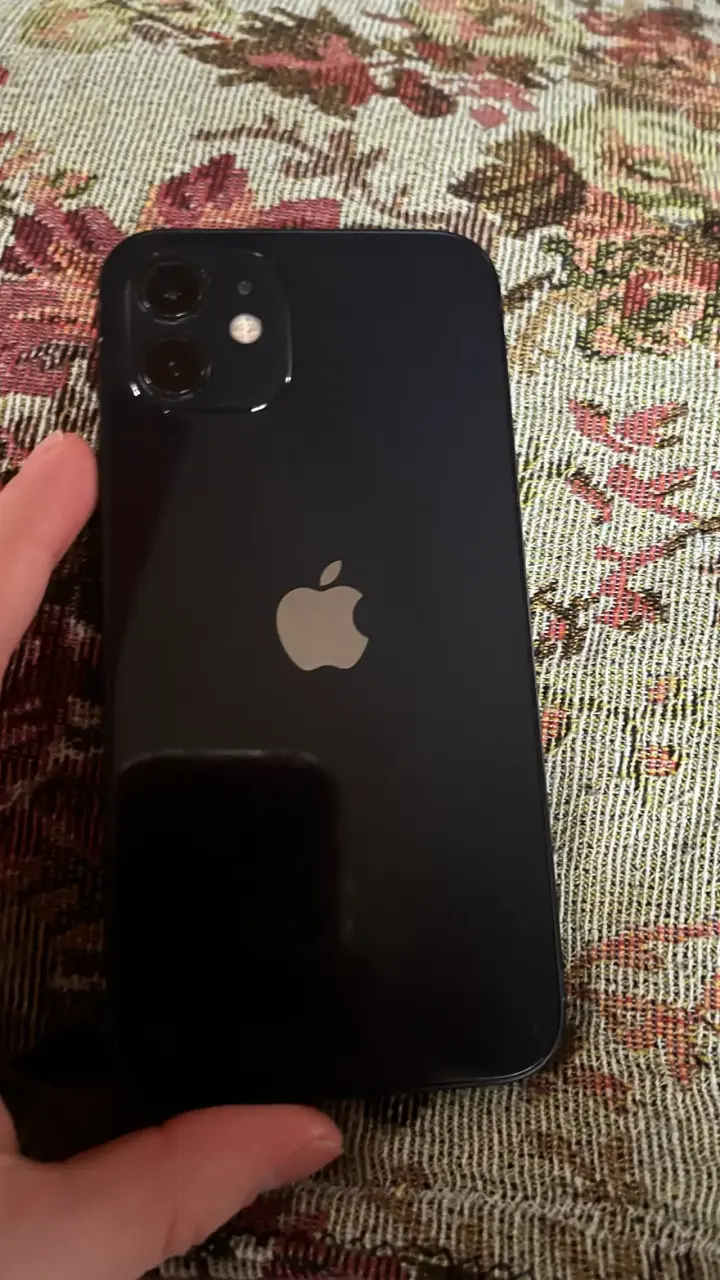iPhone 12 en buen estado con batería al 79% - 3