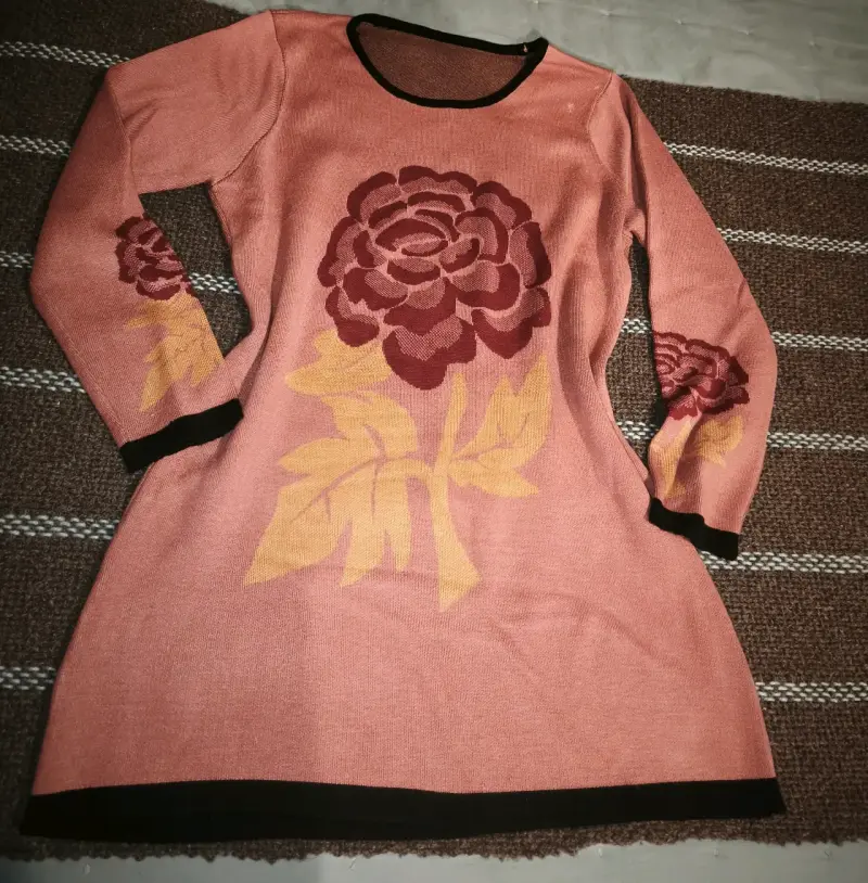 Vestido de lana con diseño floral