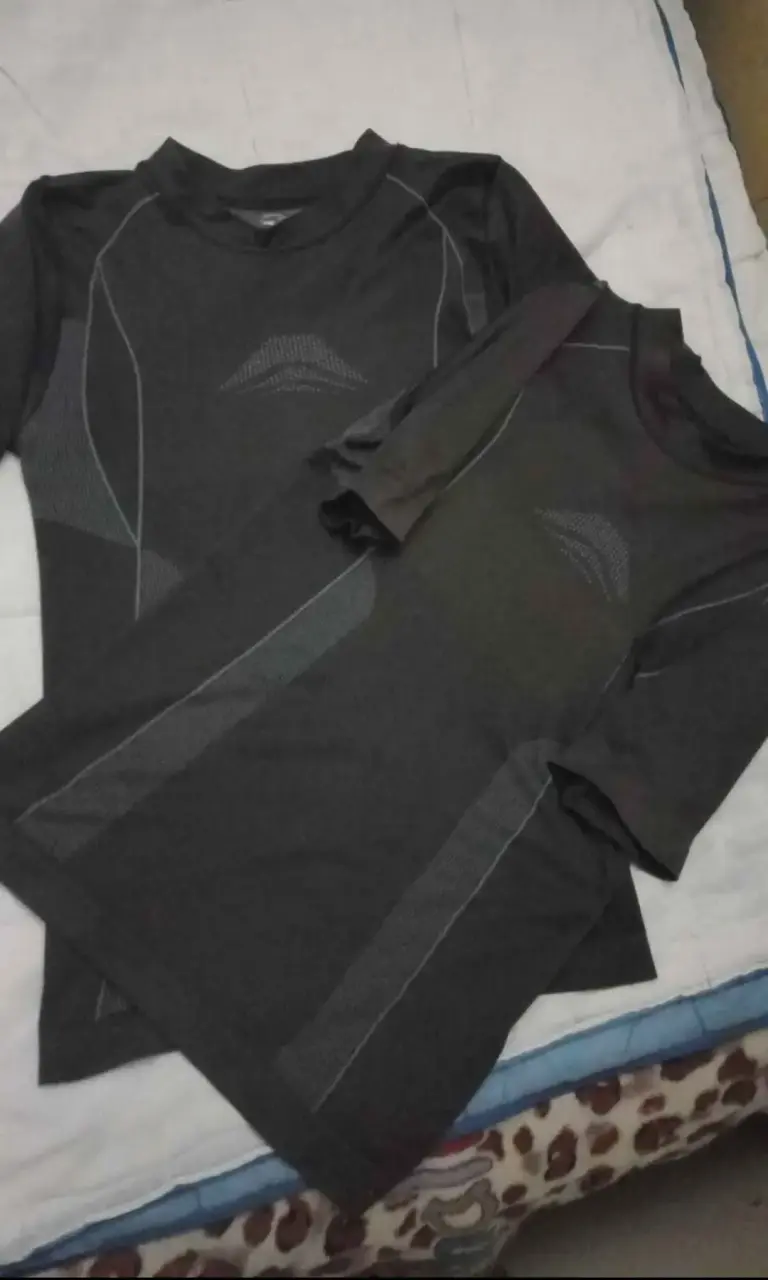 Poleras deportivas negras para hombre