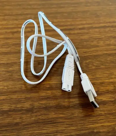 Cable USB con conector hembra C7 - miniatura 1