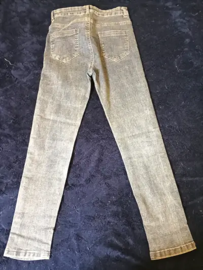 Jeans ajustados color gris claro - miniatura 2