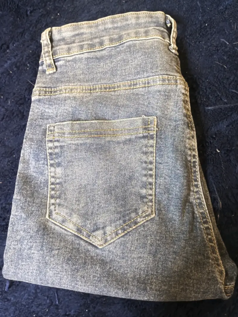 Jeans ajustados color gris claro - 4