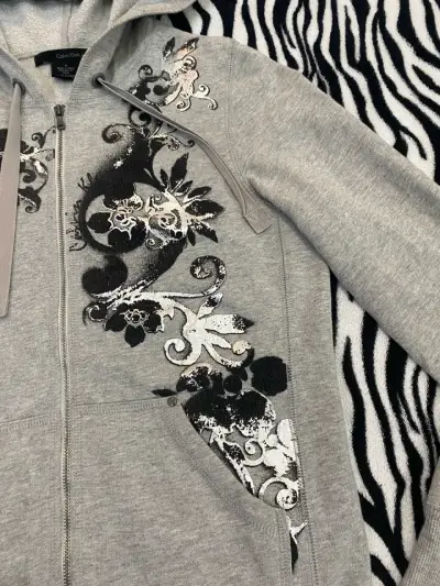 Polerón con capucha gris Calvin Klein estampado - miniatura 2