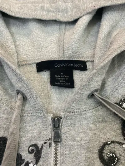 Polerón con capucha gris Calvin Klein estampado - miniatura 4