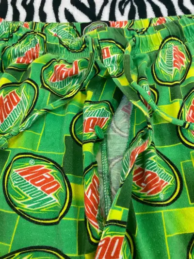Pantalones pijama Mountain Dew estampados verdes - miniatura 4