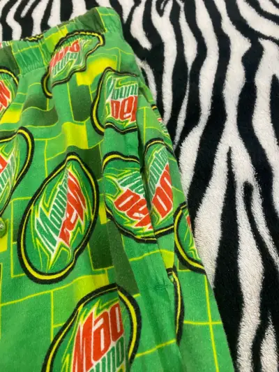 Pantalones pijama Mountain Dew estampados verdes - miniatura 5