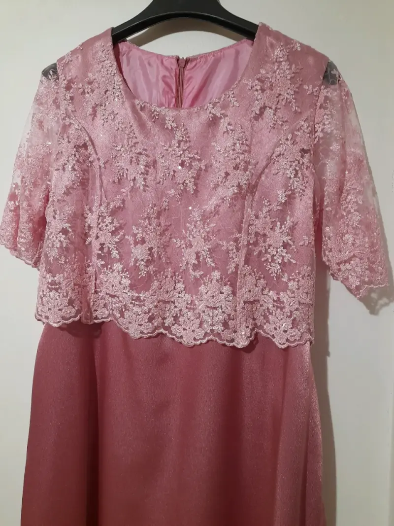 Vestido de fiesta rosa con encaje floral - 3