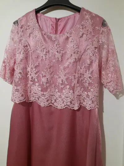 Vestido de fiesta rosa con encaje floral - miniatura 3
