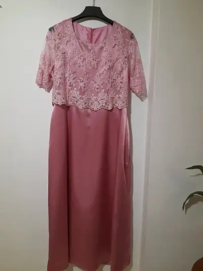 Vestido de fiesta rosa con encaje floral - miniatura 4