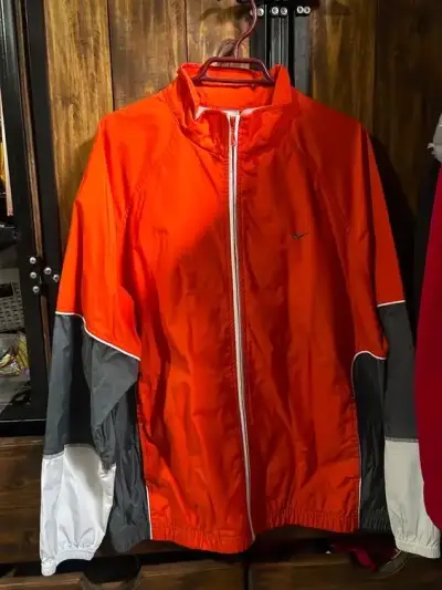 Chaqueta deportiva Nike naranja y gris - miniatura 1