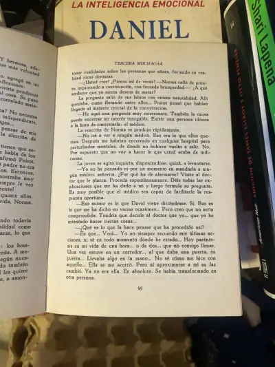 Tercera Muchacha' de Agatha Christie en buen - miniatura 2