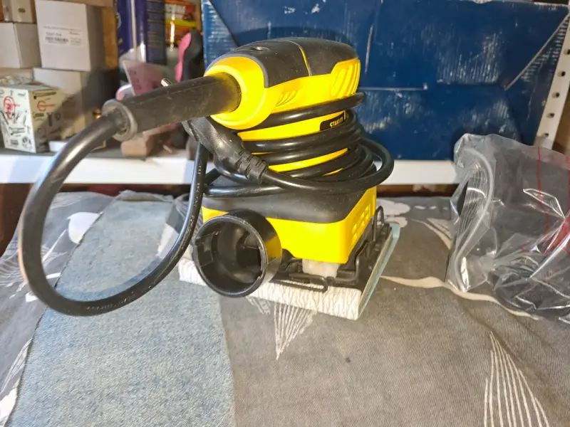 Lijadora Stanley 240W 1/4 de Hoja - 2