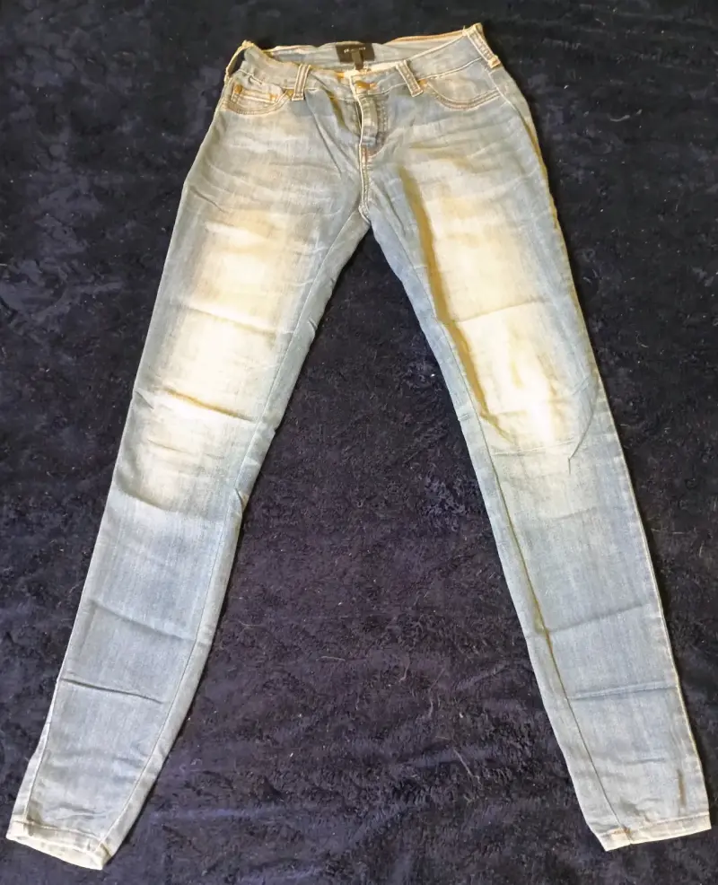 Jeans ajustados para mujer en azul claro