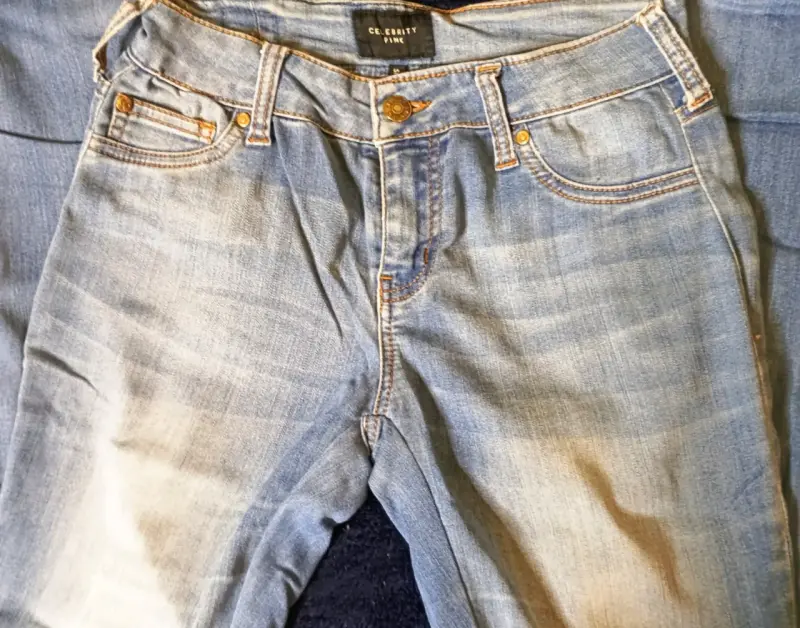 Jeans ajustados para mujer en azul claro - 3