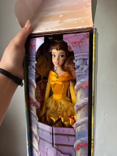 Muñeca clásica de Bella Disney Princesa - miniatura 2