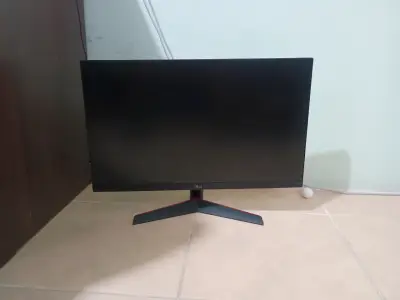 Monitor LG de 24 pulgadas para gaming - miniatura 1
