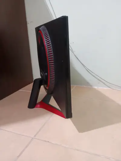 Monitor LG de 24 pulgadas para gaming - miniatura 3
