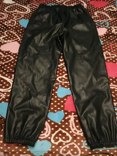 Pantalón de eco cuero negro talla 12 - miniatura 1