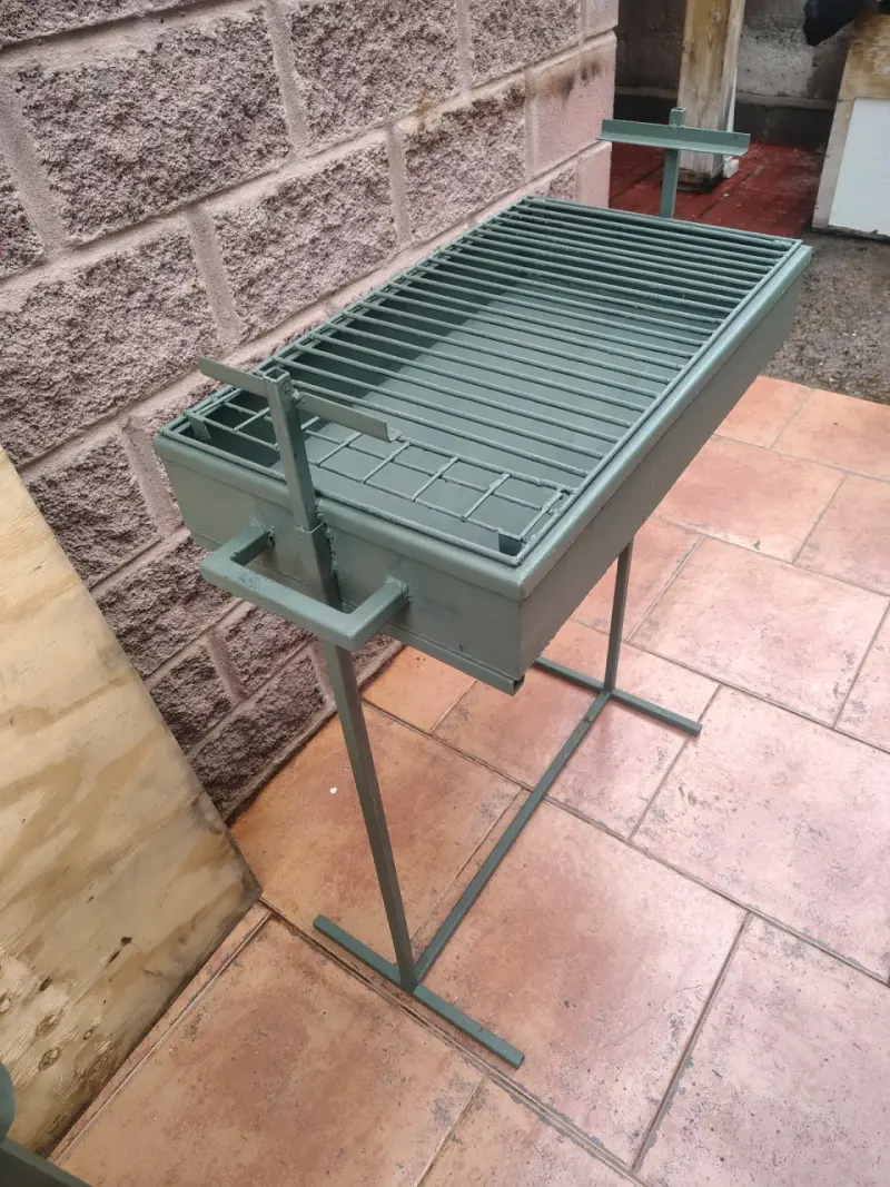 Parrilla  para asado acero de plancha de 2.5 mm - 4