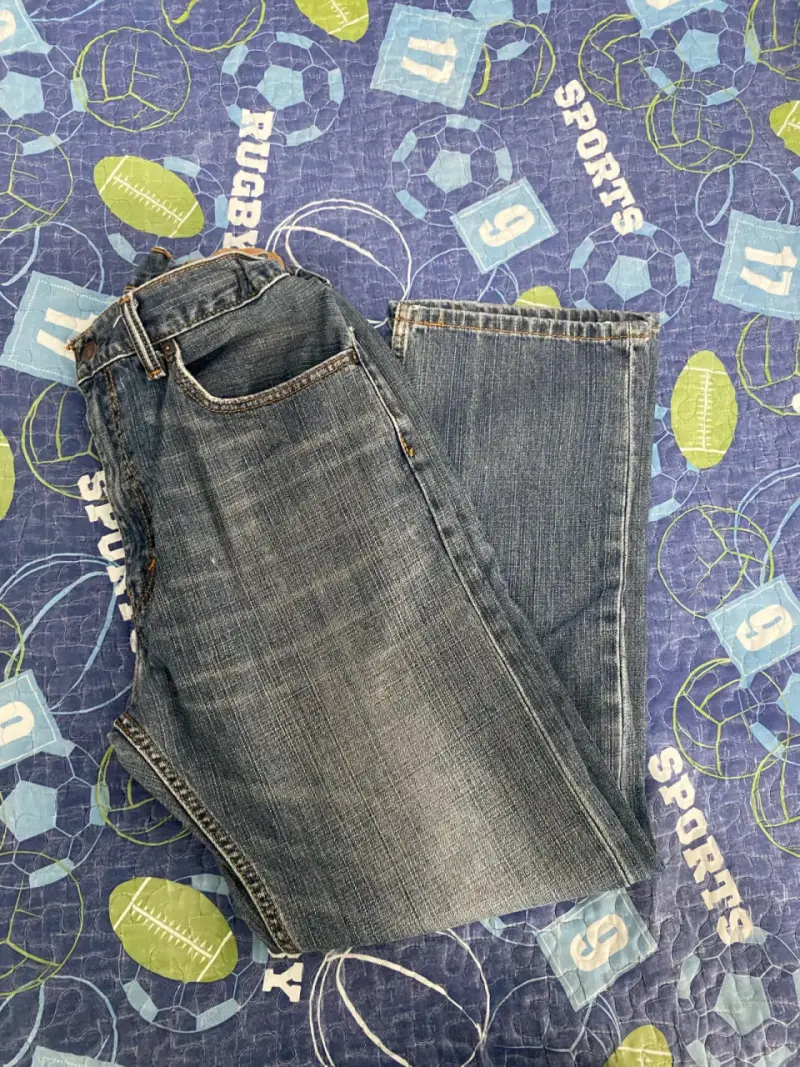Jeans de mezclilla azul para hombre en buen estado