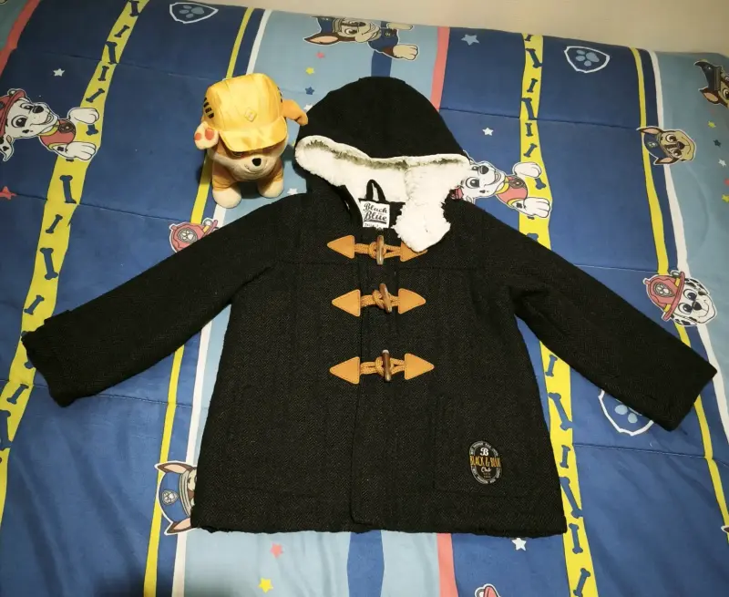 Abrigo infantil Black Blue con capucha y forro