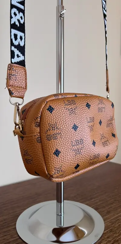Bolso bandolera marrón con diseño estampado - miniatura 4