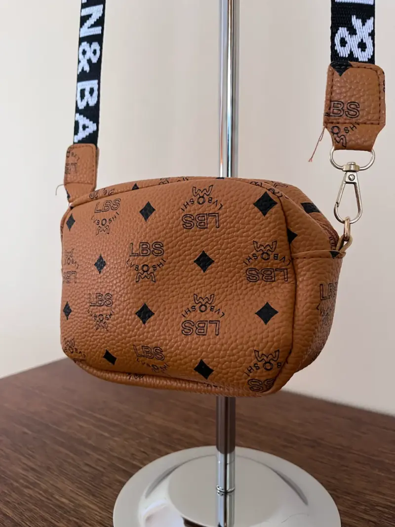 Bolso bandolera marrón con diseño estampado - 5
