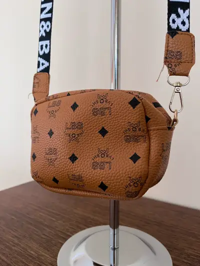 Bolso bandolera marrón con diseño estampado - miniatura 5