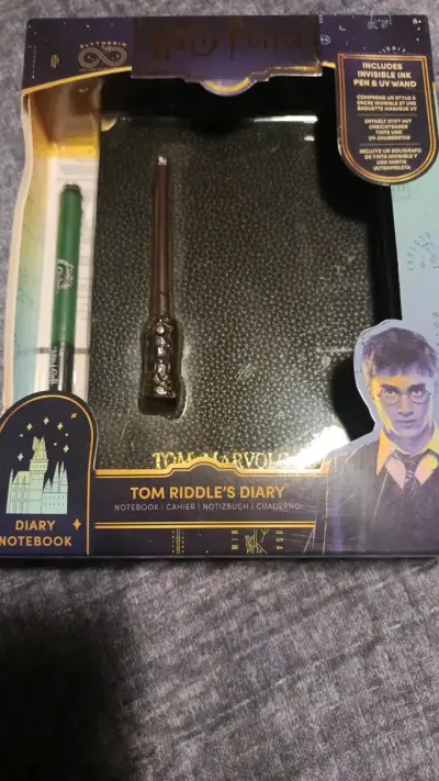 Diario de Tom Riddle con bolígrafo y varita UV - miniatura 1