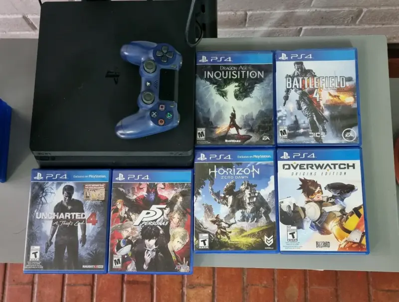 Consola PS4 con control y 6 juegos incluidos