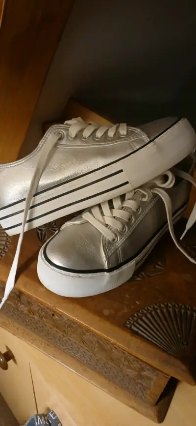 Zapatillas plateadas Sybilla con plataforma - miniatura 1
