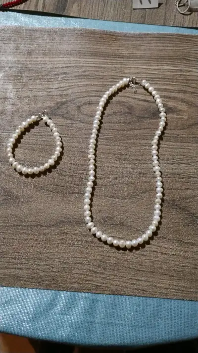 Conjunto de collar y pulsera de perlas blancas de - miniatura 2