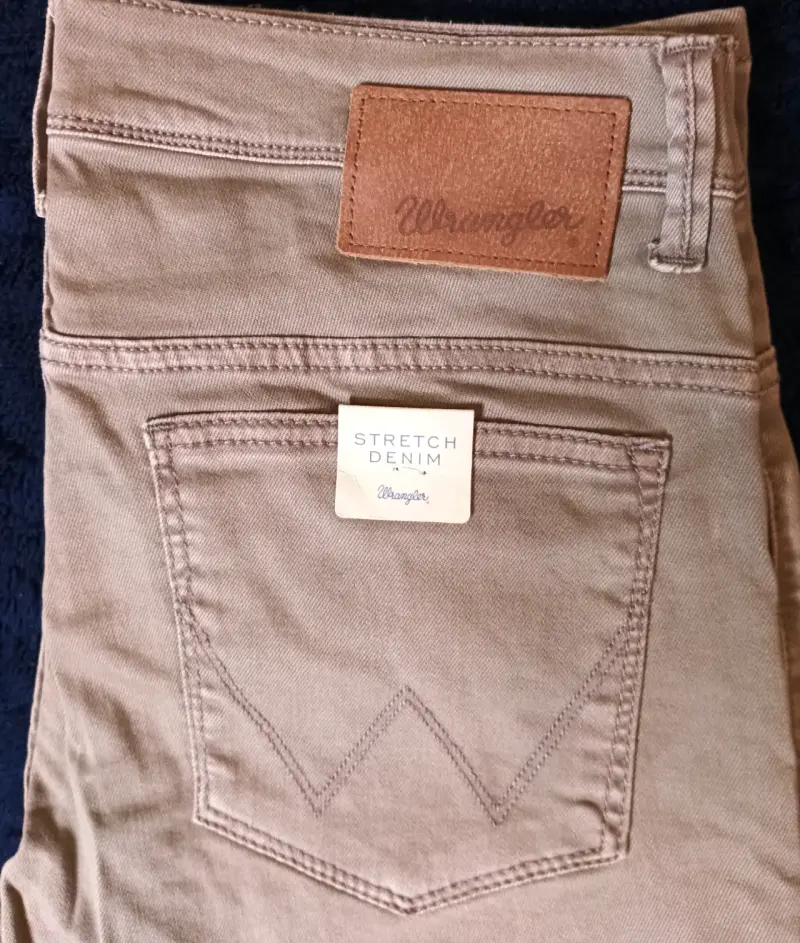 Jeans Wrangler Slim Low Rise café claro - 3