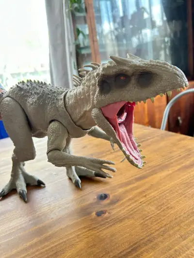 Figura Indominus Rex articulada - miniatura 1