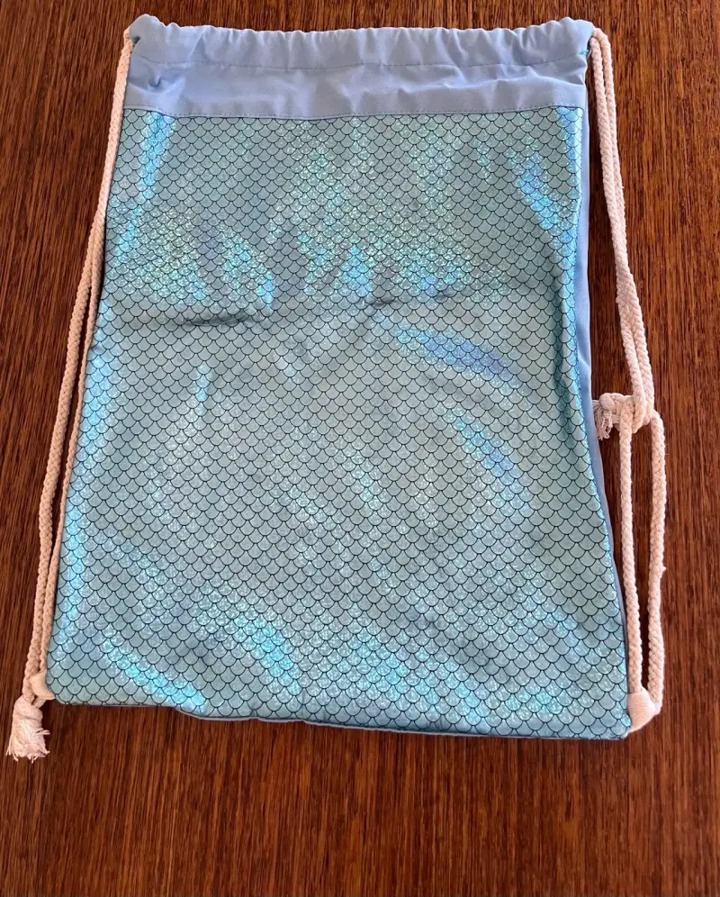 Mochila saco con diseño escamas azul brillante - 2