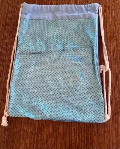 Mochila saco con diseño escamas azul brillante - miniatura 2
