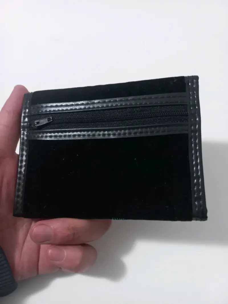 Billetera negra con logo CDUC y cierre - 2