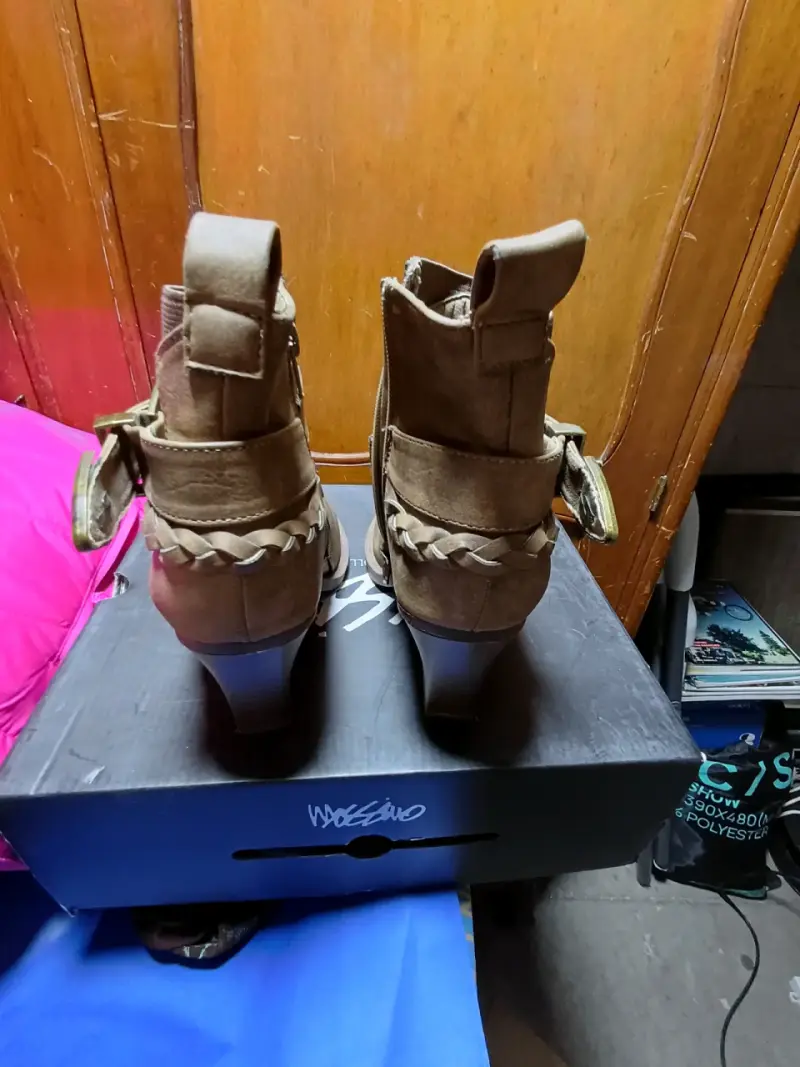Botines de cuero marrón con tacón y hebilla - 3
