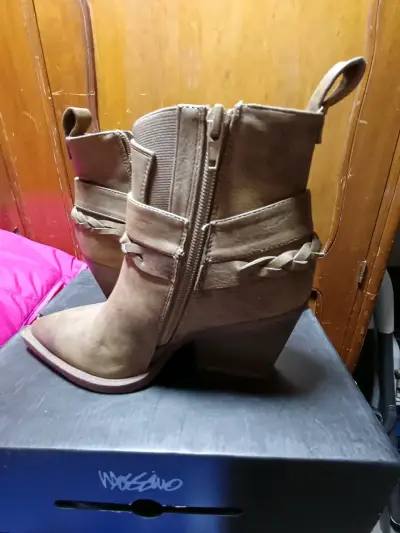Botines de cuero marrón con tacón y hebilla - miniatura 5