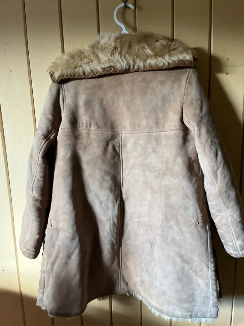 Abrigo de piel sintética beige para mujer - 2