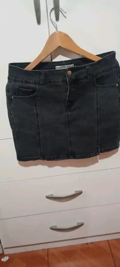 Falda de mezclilla negra Fiorucci talla M (44) - miniatura 1